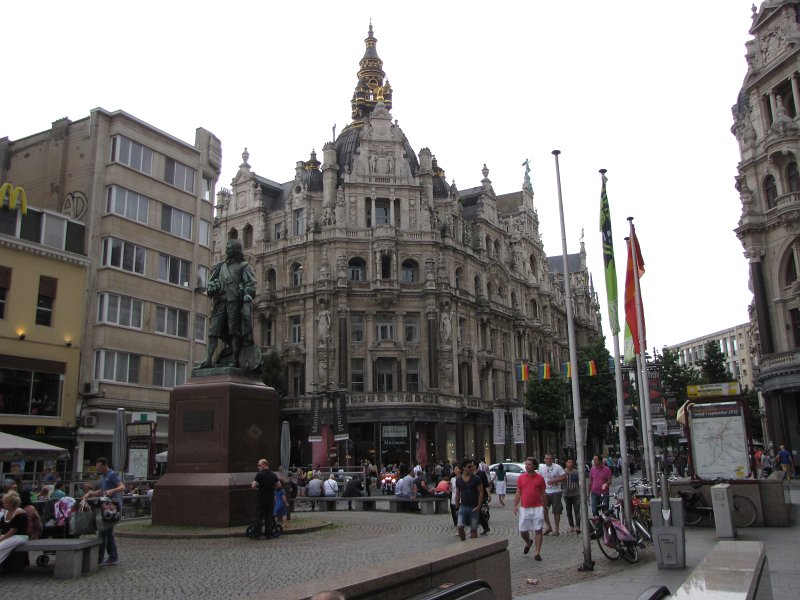 antwerpen12.JPG - Vanaf het hotel wandel je over de Meir richting het oude centrum. De Meir is de grote winkelstraat van Antwerpen.