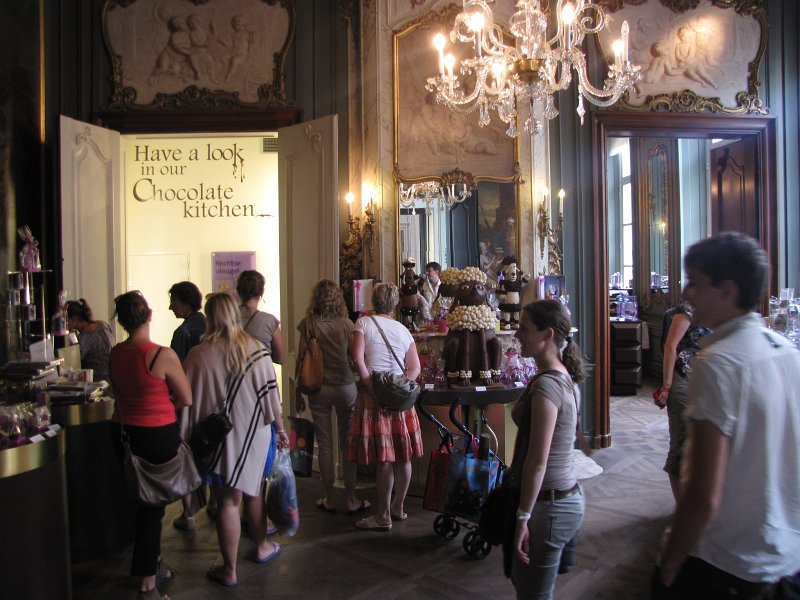 antwerpen14.JPG - Aan de Meir nemen we ook een kijkje in één van de chocolade winkels.