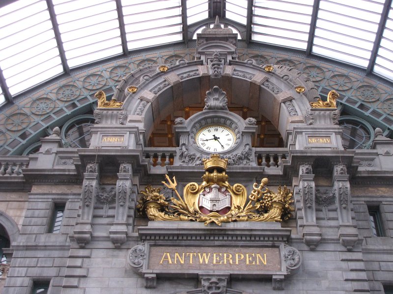 antwerpen24.JPG - Een close-up van de doorgang naar de perrons.