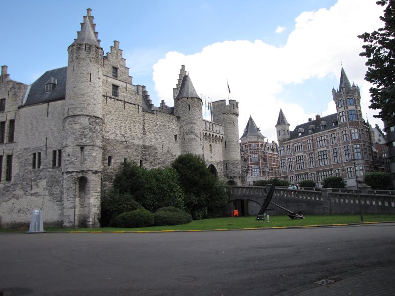 antwerpen33.JPG - Aan de Schelde ligt ook Het Steen. Dit gebouw is overgebleven van de burcht van Antwerpen