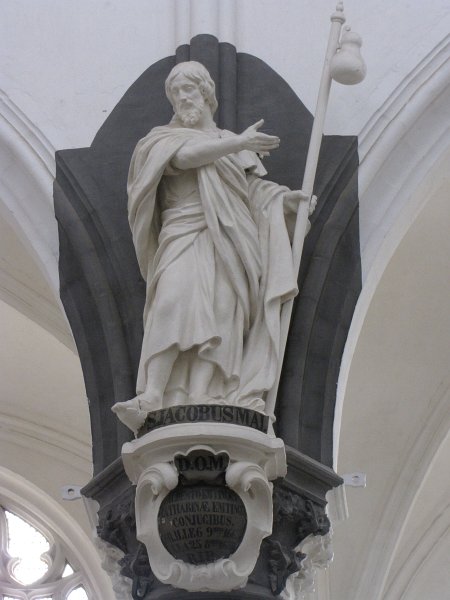 antwerpen42.JPG - In de kerk ook een beeld van Jacobus de meerdere. Te herkennen aan zijn pelgrimsstaf met veldfles. Leuk om het symbool van het Jabikspaad (de wandelroute die wij op dit moment wandelen) hier in de kerk terug te zien.