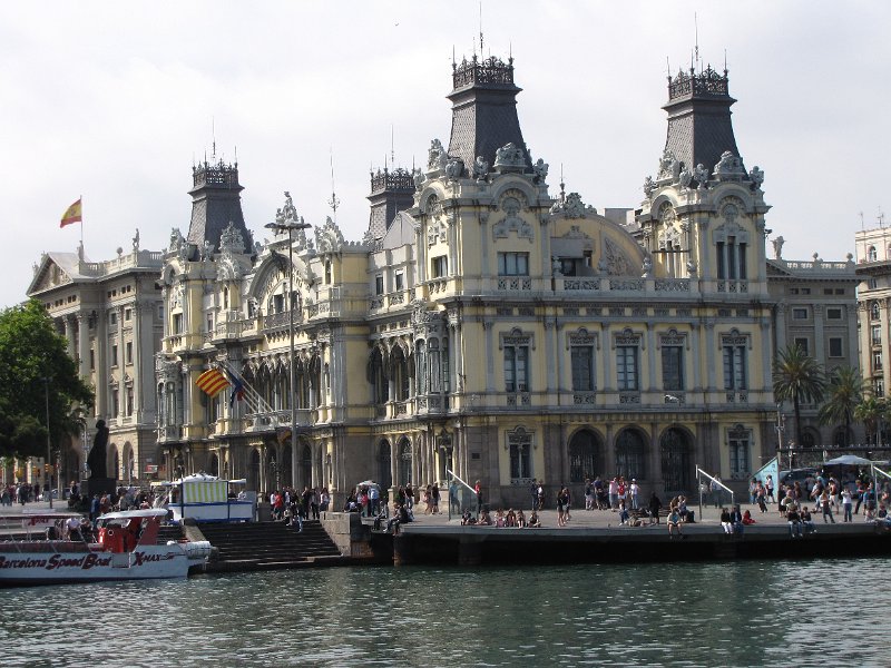 barcelona_havengebouw.jpg - Het prachtige havengebouw.
