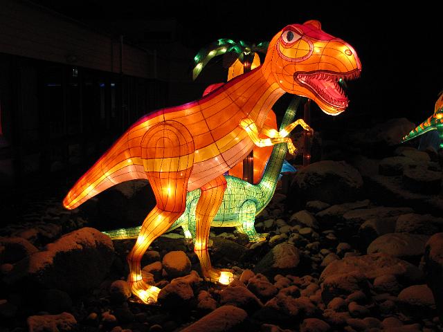 festival_of_lights_dino.JPG - Dinosaurus.