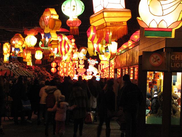 festival_of_lights_drukte.JPG - Mooi helder winter weer met een laagje sneeuw heeft veel bezoekers getrokken.