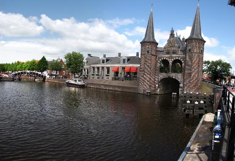 waterpoort_sneek.jpg - Deze moest natuurlijk ook op de foto, de waterpoort in Sneek.