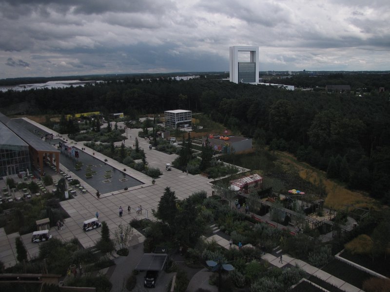 floriade18.jpg - Het plein voor The green engine.