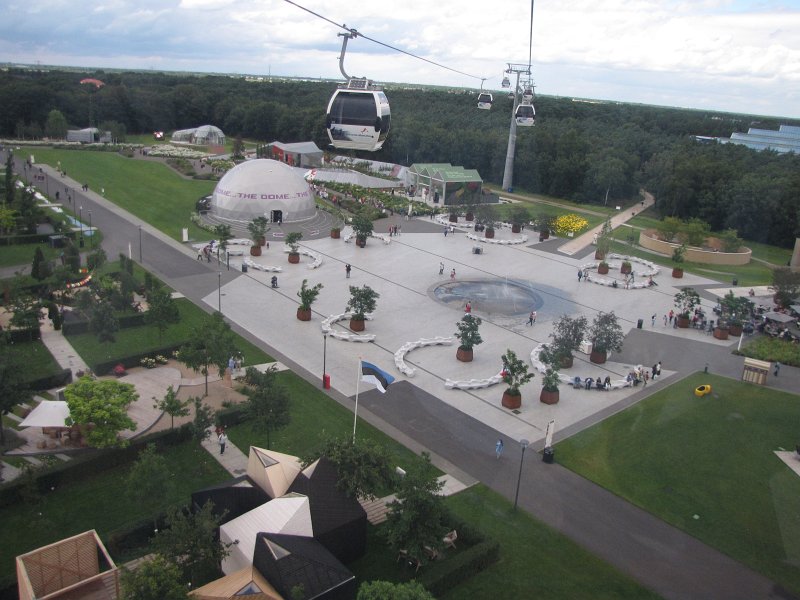 floriade21.jpg - The dome met daarachter de groenondernemers.