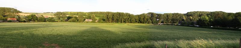 limburg_euverem.jpg - Wij kamperen op camping Groenendaal in Euverem, een klein dorpje in de buurt van Gulpen. Midden in het Limburgse heuvellandschap. De camping ligt rechts op de foto.