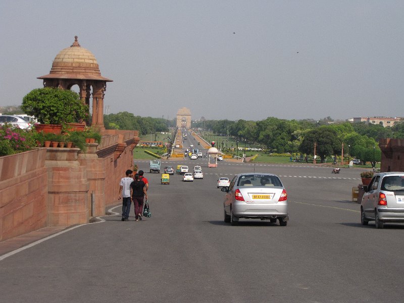 view_of_india_gate.jpg - In de verte kun je de India gate zien liggen.