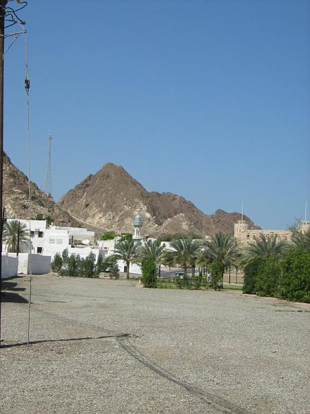 d1_oman_bergen.jpg - De bergen aan de rand van Muscat.