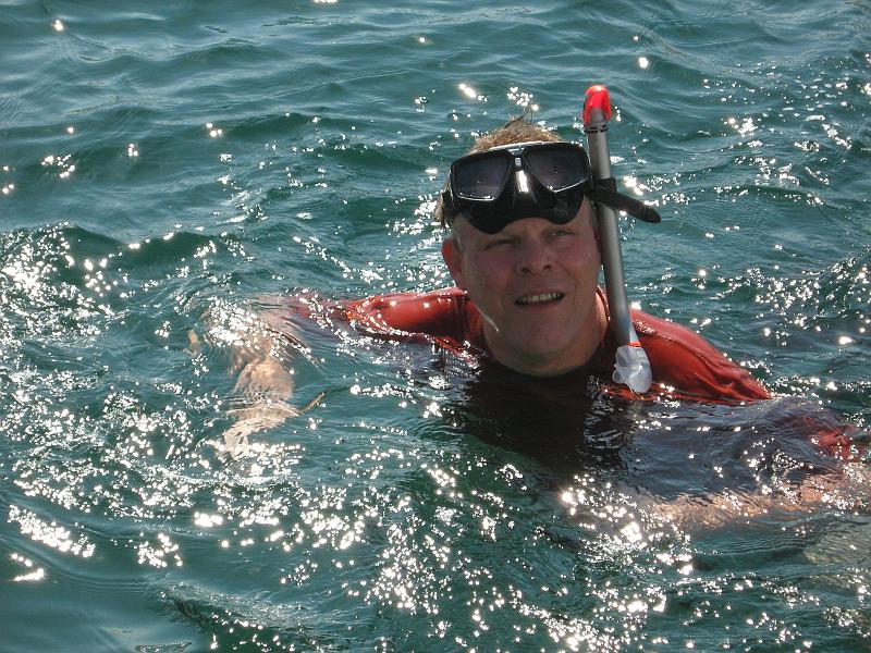 d6_snorkelen.JPG - Hero even boven water.