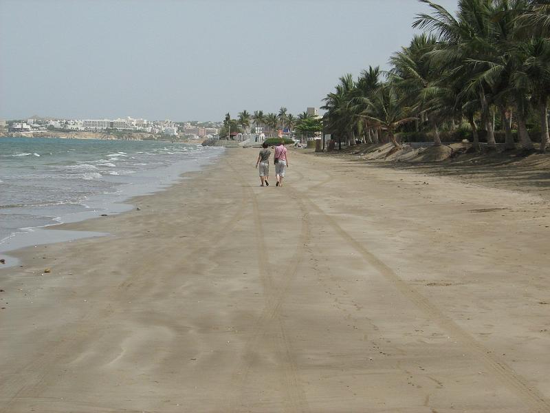 d7_dames_strand.JPG - Ter afsluiting een korte wandeling langs het strand.