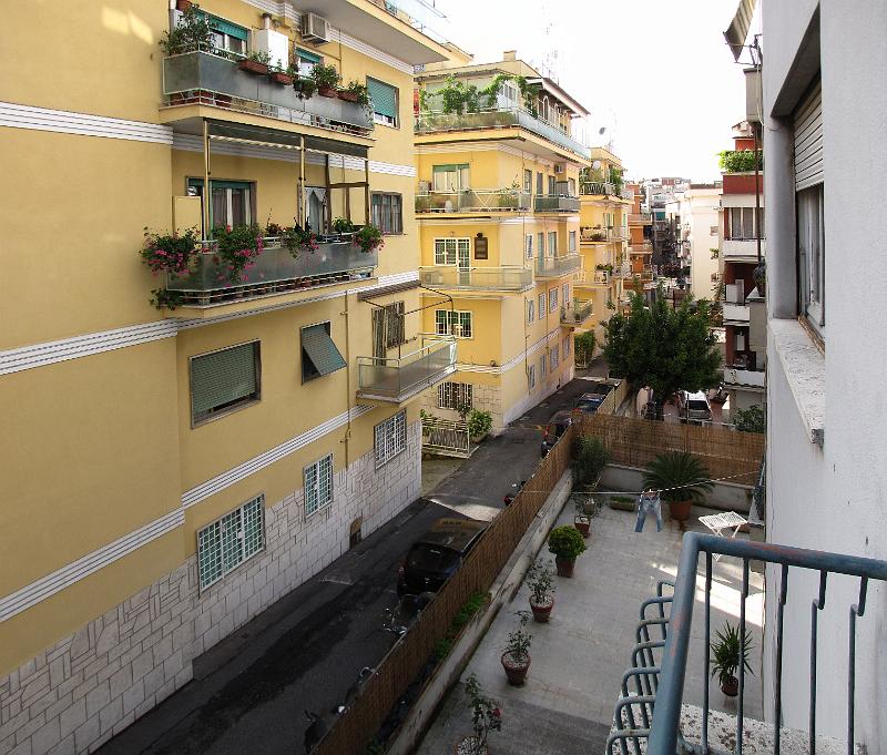 apartement_balkon_uitzicht.jpg - Uitzicht vanaf het balkon van de woonkamer.