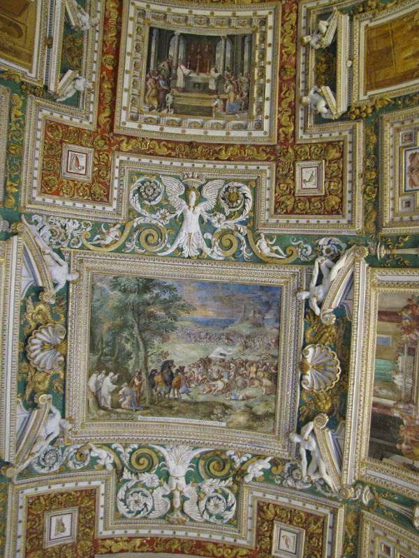 plafond_kaartengalerij.jpg - fraai versierd plafond van de kaartengalerij.